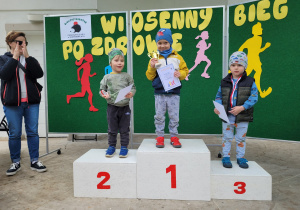 3- latki na podium.