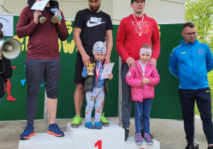 Tatusiowie na podium.
