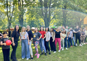 rodzice na placu zabaw