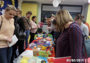 oglądanie gier i zabawek
