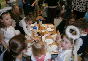 słodki poczęstunek smakuje dzieciom