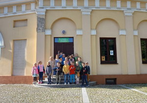 Brama Parkowa - jak zawsze wzbudza zainteresowanie dzieci.
