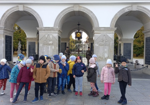 Zajączki na Placu Defilad i Grób Nieznanego Żołnierza.