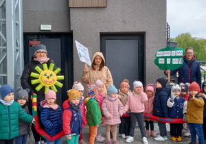 Słoneczka i Miśki podczas spotkania pod Centrum Kultury i Sztuki.