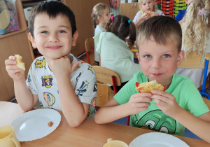 Piotruś i Jerzyk-degustacja ciasteczek