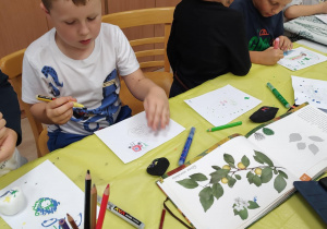 Franek projektuje obrazek, który narysuje na kamieniu
