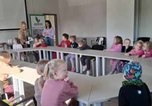 degustacja soku z tutejszych jabłek
