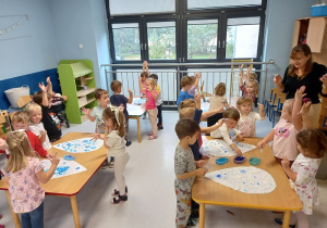 Szarenki i ich zabawa z deszczem.
