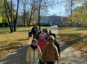 Rybki w poszukiwaniu skarbów jesieni