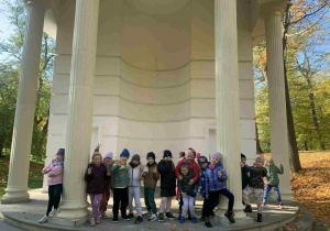 grupowe zdjęcie w parku