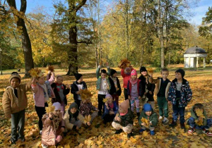 grupowe zdjęcie w parku