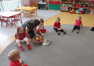 poznajemy różne odmiany jabłek