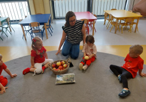 poznajemy różne odmiany jabłek