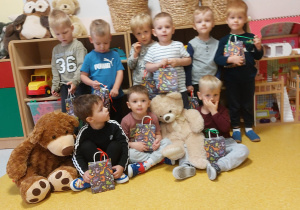 Niedźwiadki z upominkami