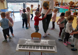 zabawy w małych kółeczkach