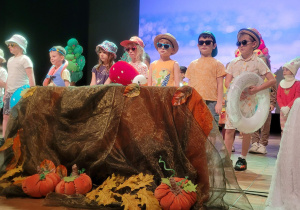 Występ grupy "Biedronki".