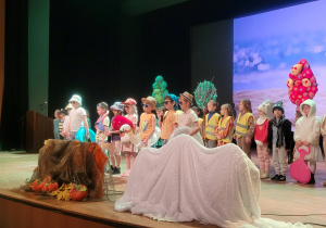 Występ grupy "Biedronki".