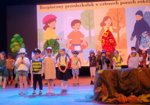 Występ grupy "Biedronki".