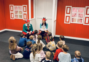 Przed domkiem św. Mikołaja