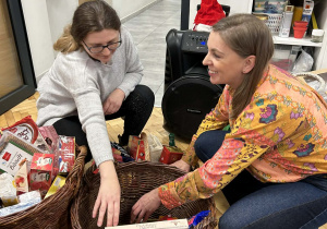 Rozpakowujemy wspólnie prezenty