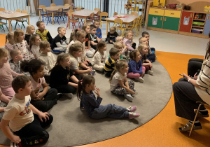 Opowieść o czarnym smoku. Teatrzyk kamishibai.
