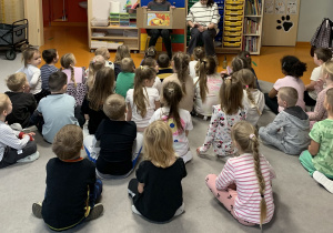 Opowieść o czarnym smoku. Teatrzyk kamishibai.