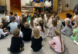 Opowieść o czarnym smoku. Teatrzyk kamishibai.