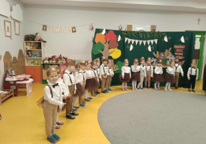 Niedźwiadki prezentują wiersz