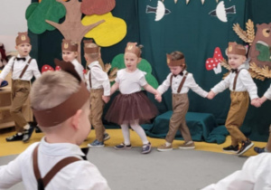 Niedźwiadki prezentują piosenkę