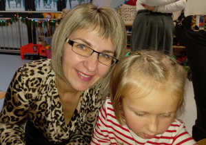 Wiktoria z mamą