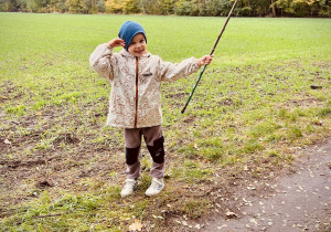 Wiktor prezentuje swój kij