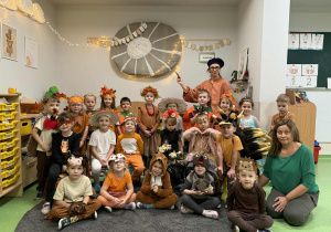 Uczestnicy jesiennego balu