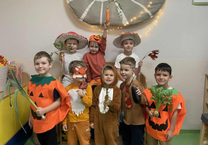 Pamiątkowe zdjęcie z jesiennego balu