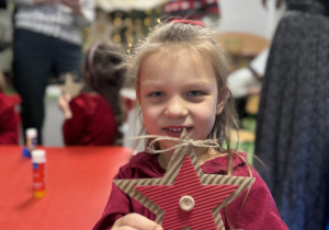 Klara i jej świąteczna ozdoba