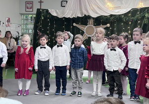 Dzieci witają swoich rodziców