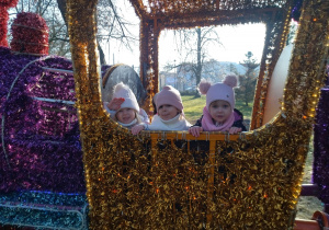 dziewczynki w pociągu