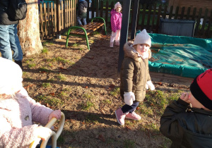 zabawy na placu zabaw