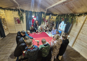 Rybki uczestniczą w warsztatach