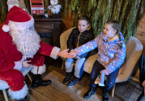 Franek i Amelka spotkanie z Mikołajem