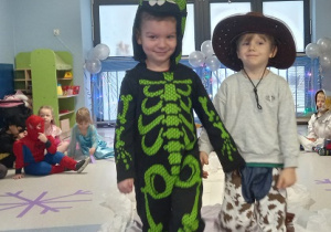 Smok i kowboj się lubią.