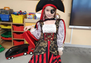 Helenka pozuje do zdjęcia