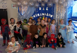 Zdjęcie grupowe z balu