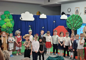 Dzieci recytują wiersze