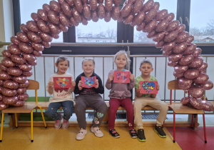 Rybki ze swoimi laurkami