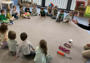 Behawiorysta opowiada o zwyczajach swojego pupila.