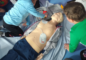 praktyczne ćwiczenia w udzielaniu pierwszej pomocy