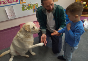 Ignacy wita się z psem