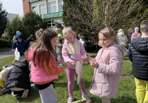 Iza, Marysia zajęcia na dworze