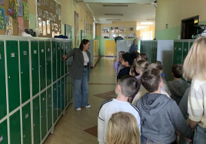 Rybki poznają szkołę