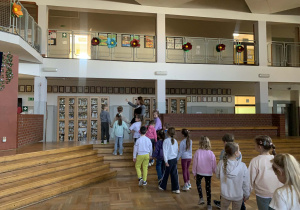 Rybki poznają szkołę